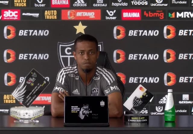 Keno concedeu entrevista coletiva na Cidade do Galo