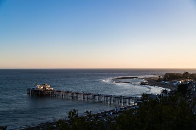 Vista panorâmica do local do evento em Malibu, na Califórnia, onde acontecerá a decisão dos títulos mundiais de Longboard