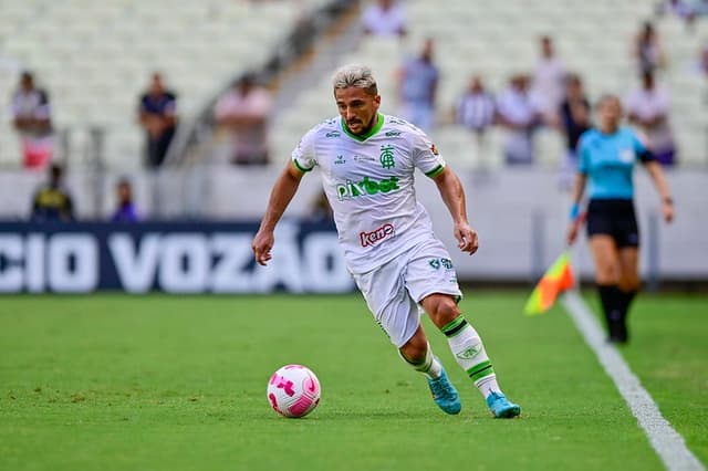 Aloísio Boi Bandido iniciou a partida como titular