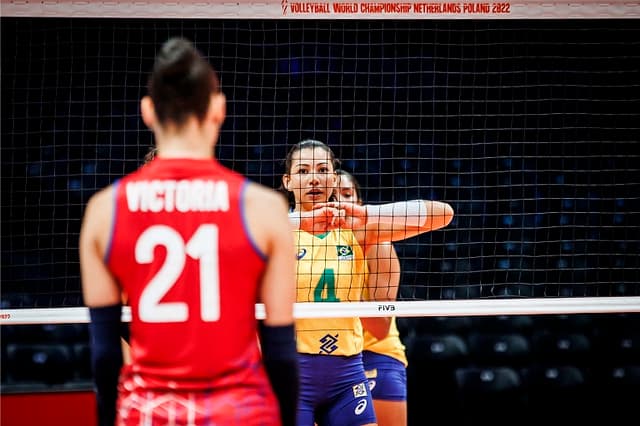 Carol contra Porto Rico no Mundial de vôlei