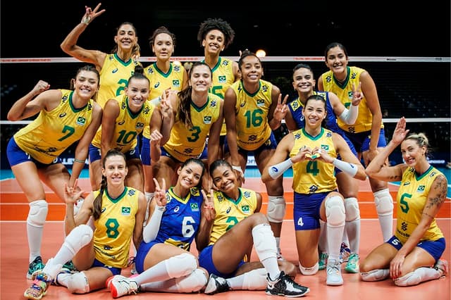 Brasil celebra vitória contra Porto Rico no Mundial de vôlei