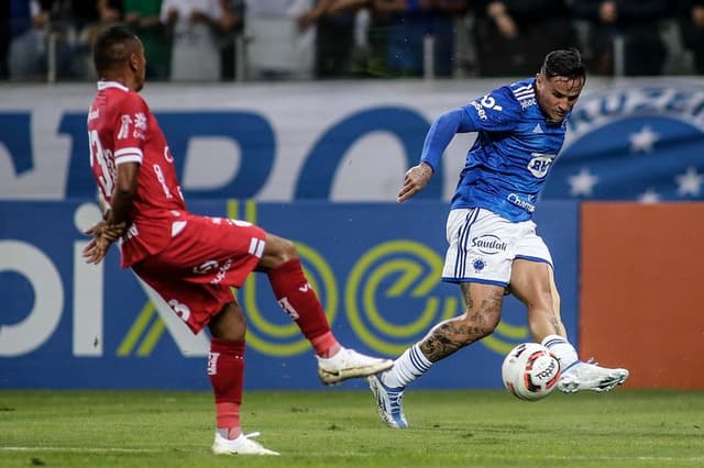 Cruzeiro derrotou o Vila Nova por 2x0 no primeiro turno