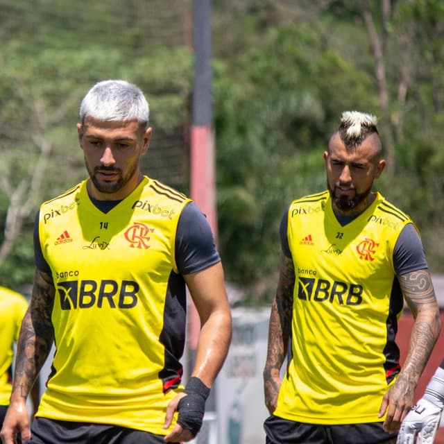 Arrascaeta e Vidal - Treino do Flamengo