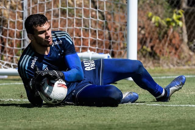 Gabriel Mesquita é goleiro reserva no Cruzeiro