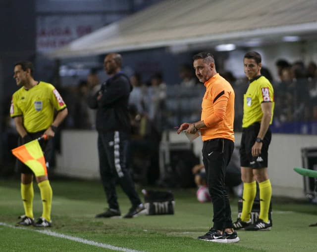 Santos 0 x 1 Corinthians - Brasileirão 2022 - Vítor Pereira e Orlando Ribeiro