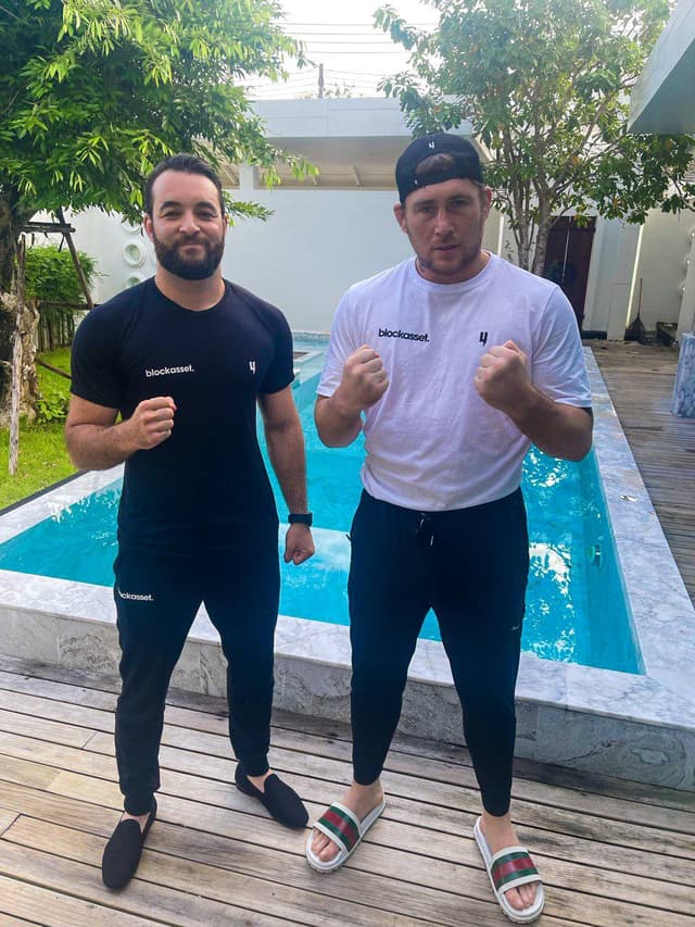 Gustano Firmino e o lutador do UFC Darren Till