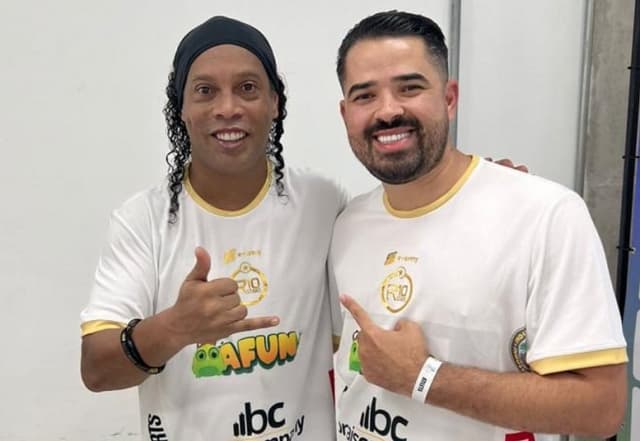 Ronaldinho e Éder Borges