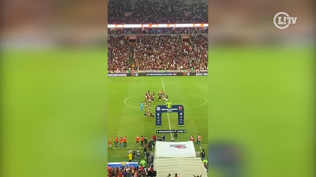 Jogadores do Flamengo com a Copa do Brasil