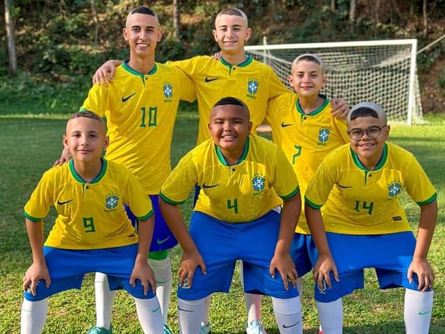 Rikinho e sua equipe de "Ronaldos"