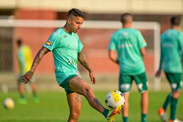 Matheusinho levou o terceiro cartão amarelo e ficará suspenso