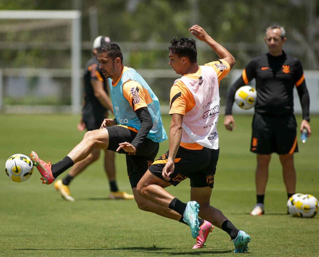 Bruno Melo e Giovane - Treino Corinthians 08/11