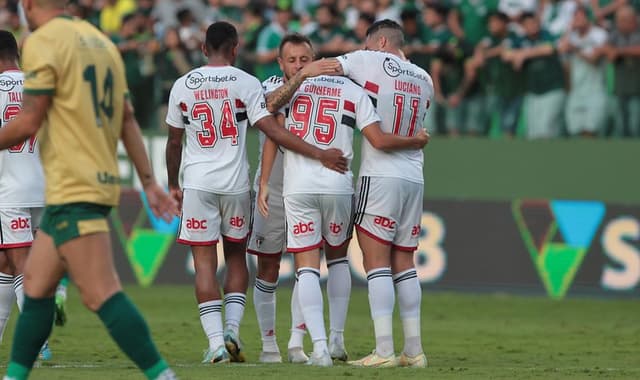 São Paulo comemora contra Goiás