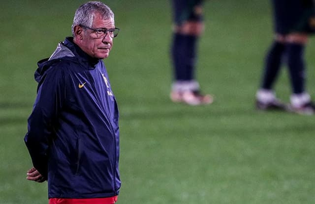 técnico Fernando Santos durante o treino de Portugal