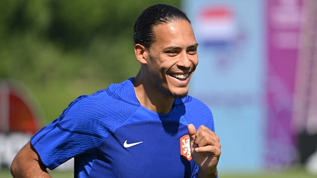 Treino Holanda - Van Dijk