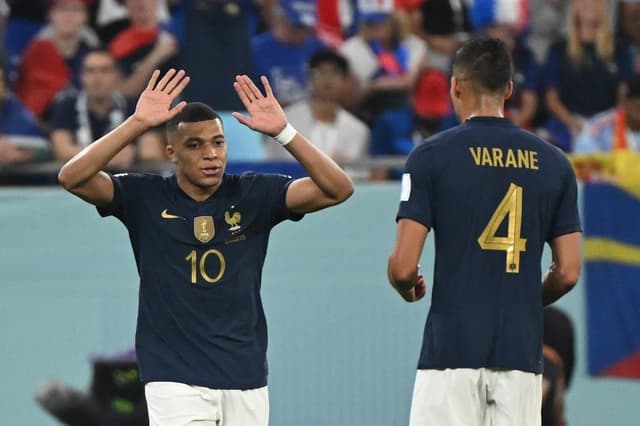 Varane e Mbappé França x Dinamarca