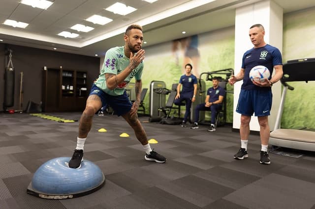 Neymar - Treino no hotel