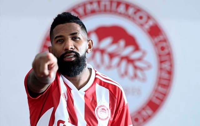 Rodinei apresentado no Olympiacos