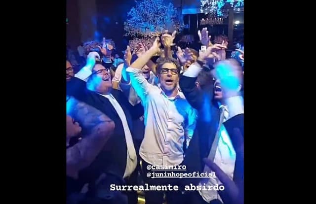 Juninho Pernambucano no casamento de Casimiro