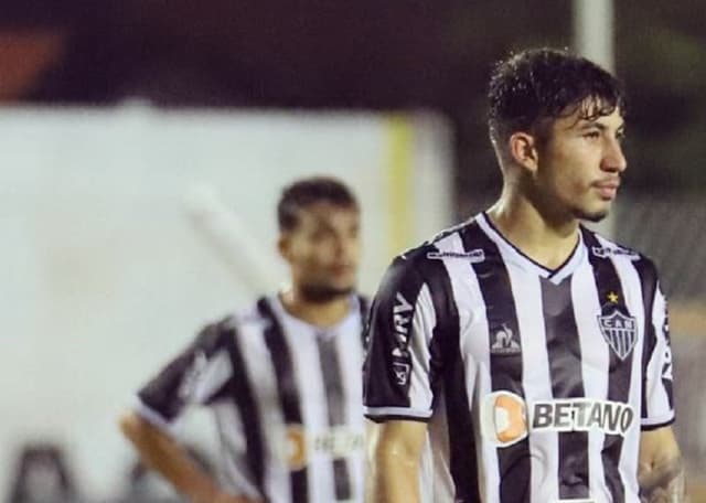 Jovem zagueiro da base é destaque nas categorias de base do Galo