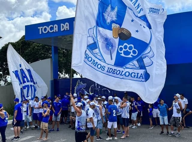 Torcedores celestes continuam apoiando o time mesmo com a fase ruim em 2023