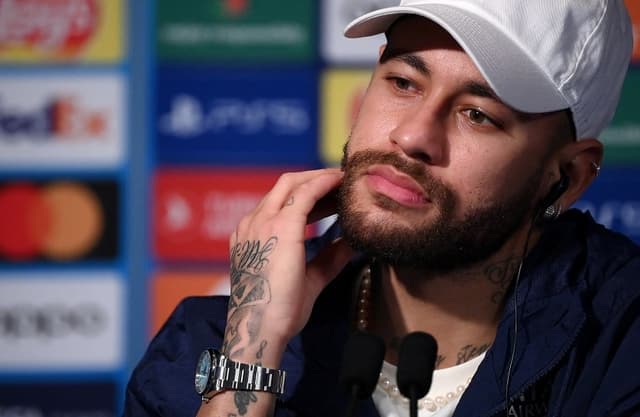 Neymar em coletiva de imprensa do PSG