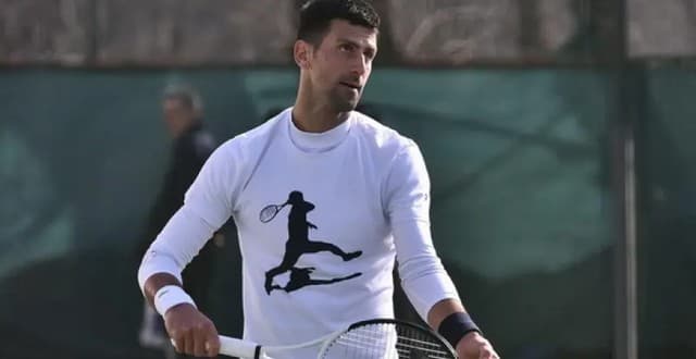 Novak Djokovic em treino em Dubai