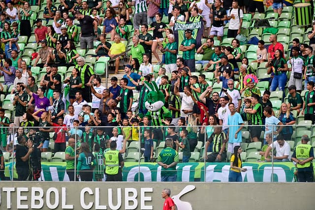 Torcida do América-MG - ação Dia da Mulher