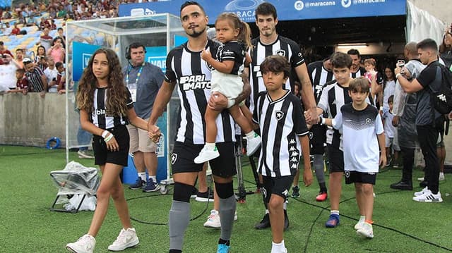 Botafogo entrando no maracanã