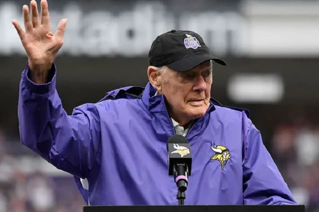 Bud Grant levou o Minnesota Vikings a quatro decisões do Super Bowl