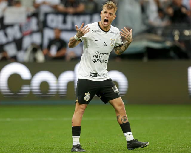 Róger Guedes não deve sair do Corinthians mesmo com invesitdas da Arábia