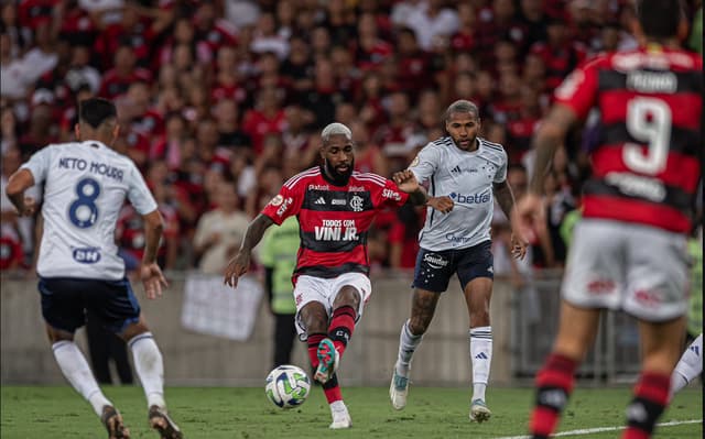 Gerson-Flamengo-x-Cruzeiro-Brasileirao-aspect-ratio-512-320