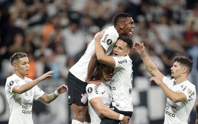 Felipe-Augusto-Adson-Matheus-Araujo-Giuliano-Corinthians-scaled-aspect-ratio-512-320