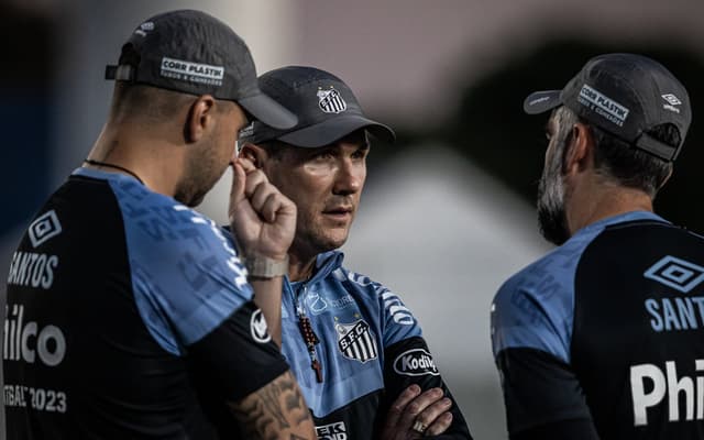 Paulo Turra e comissão já promoveram seis afastamentos de jogadores