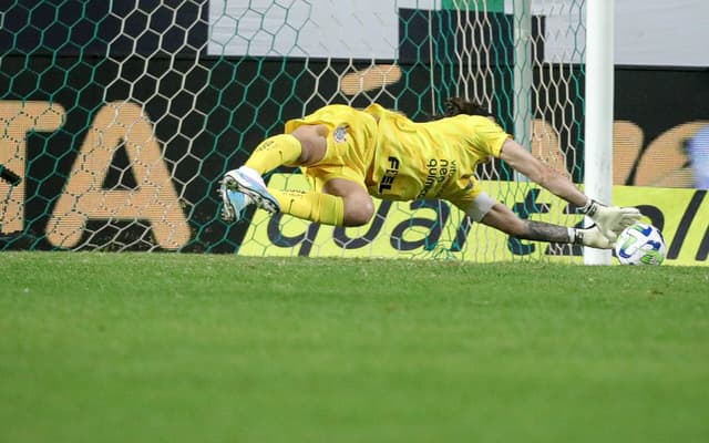 Cassio-America-Corinthians-Copa-Brasil-scaled-aspect-ratio-512-320