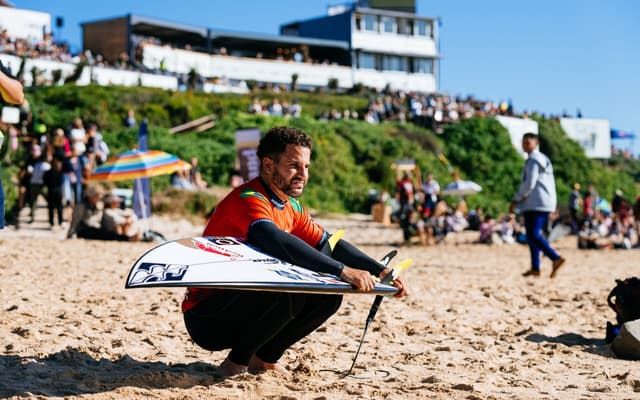 Italo-Ferreira-J-Bay-WSL-scaled-aspect-ratio-512-320