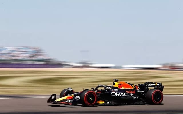 max-verstappen-red-bull-racing-aspect-ratio-512-320