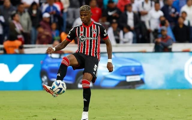 Arboleda em partida do São Paulo contra a LDU