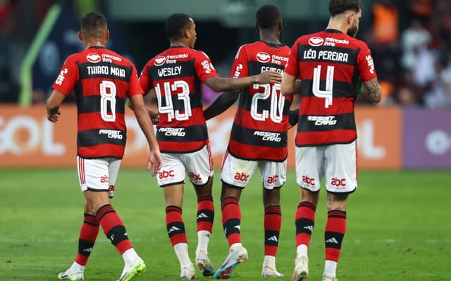 Flamengo-x-Coritiba-Campeonato-Brasileiro-Estadio-Couto-Pereira-20-08-2023-67-scaled-aspect-ratio-512-320