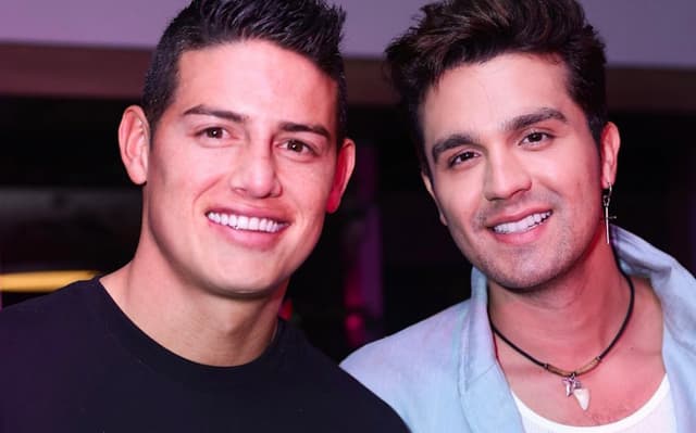 James-Rodriguez-comparece-a-evento-do-Luan-Santana-e-posa-para-foto-ao-lado-de-ex-do-Raphael-Veiga-aspect-ratio-512-320