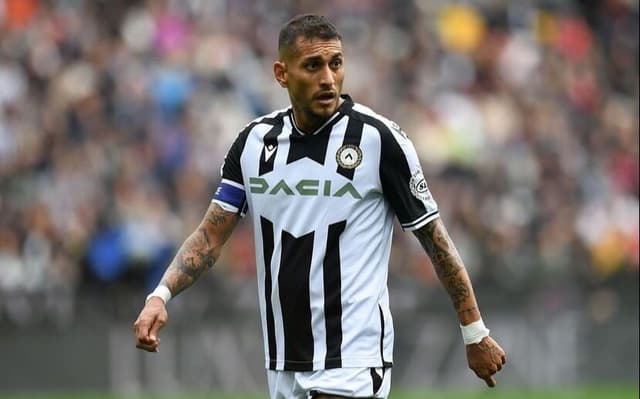 Roberto-Pereyra-Palmeiras-aspect-ratio-512-320