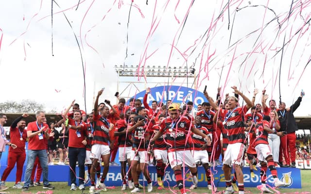 flamengo-campeao-brasileiro-sub-20-aspect-ratio-512-320