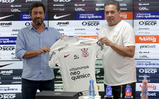 Duilio-Luxemburgo-Corinthians-scaled-aspect-ratio-512-320