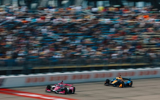 Helio-Castroneves-and-Felix-Rosenqvist-Hy-Vee-One-Step-250-Presented-by-Gatorade-By_-Joe-Skibinski_Large-Image-Without-Watermark_m88088-scaled-aspect-ratio-512-320