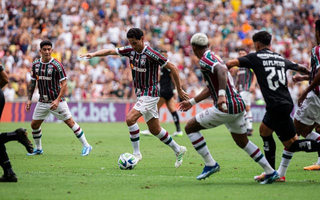 fluminense-x-botafogo-brasileirao-aspect-ratio-512-320