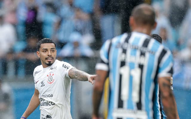 Bidu-Gremio-Corinthians-Brasileirao-scaled-aspect-ratio-512-320