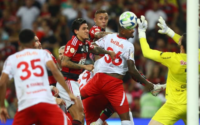 Flamengo-x-Bragantino-Campeonato-Brasileiro-Maracana-23-11-2023-51-scaled-aspect-ratio-512-320