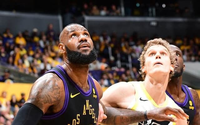 LeBron-James-Lauri-Markkanen-aspect-ratio-512-320