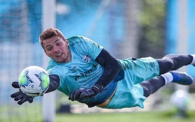 esporte-video-mae-de-gabriel-chapeco-goleiro-do-gremio-detalha-trajetoria-do-filho-no-futebol-1-aspect-ratio-512-320