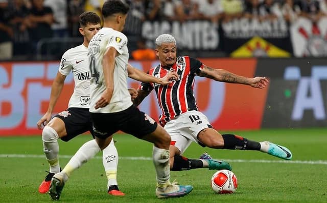 Corinthians-Sao-Paulo-Luciano-aspect-ratio-512-320