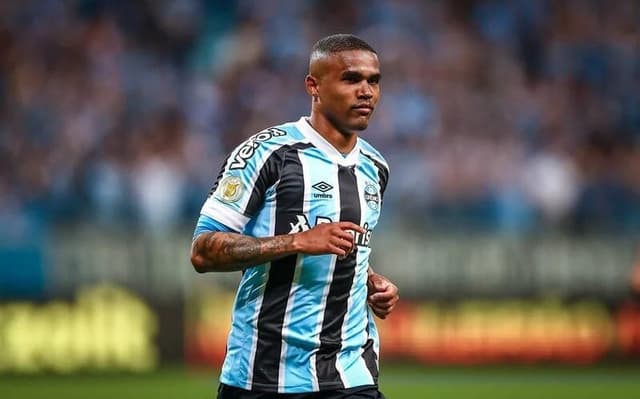 Douglas-Costa-Gremio-aspect-ratio-512-320